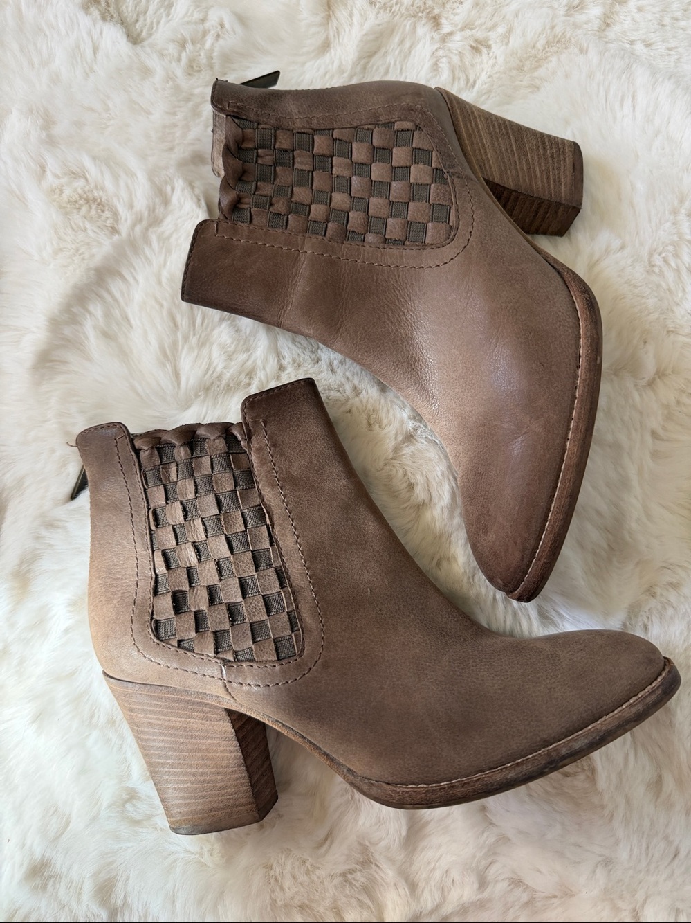 Aquatalia Frannie ankle boots,size 7.5